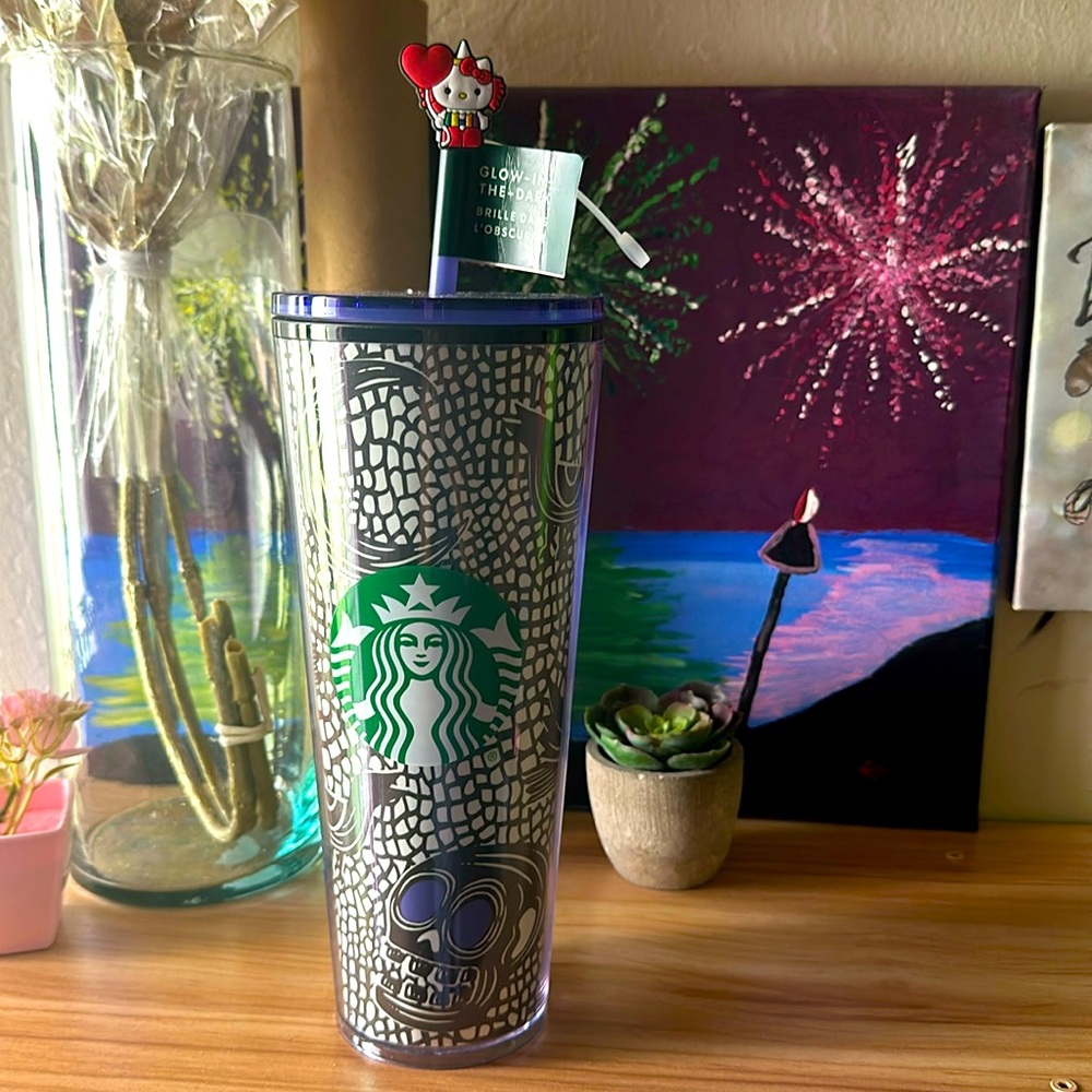 Starbucks Exclusive Limited Edition Halloween 2020 Glow in The Dark Skull Venti